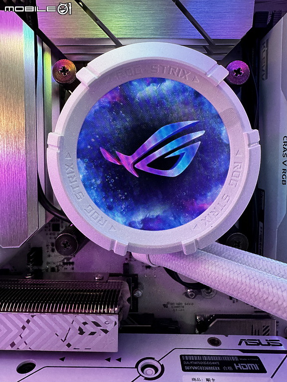 點我看大圖 信仰升級 ROG Strix LC 白龍 III LCD 版