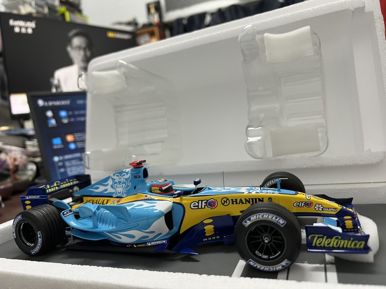 [開箱]F1 1/18 RENAULT R25 FERNANDO ALONSO BELGIAN GP