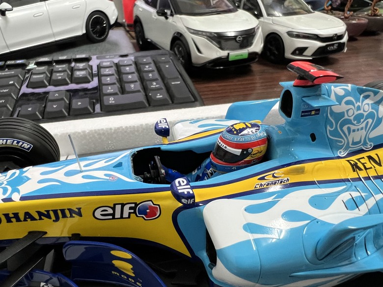 [開箱]F1 1/18 RENAULT R25 FERNANDO ALONSO BELGIAN GP