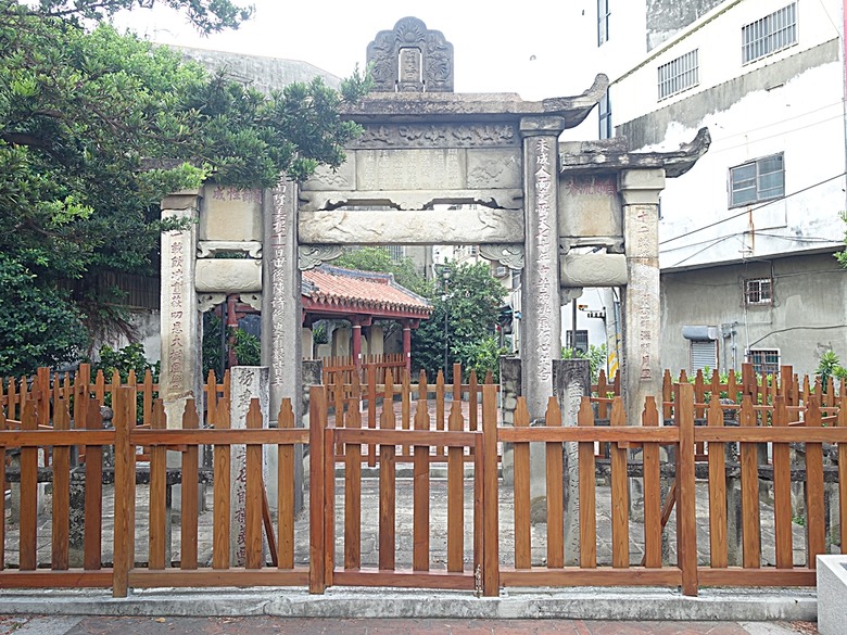 大甲鎮瀾宮與媽祖藝術文創館、大甲三寶文化館、林氏貞節坊、文昌祠、順天路老街與蔣公路夜市,外掛物超所值的棒壽司餐廳與福棧旅宿 — 全臺最難攻之大甲市街黃昏散策