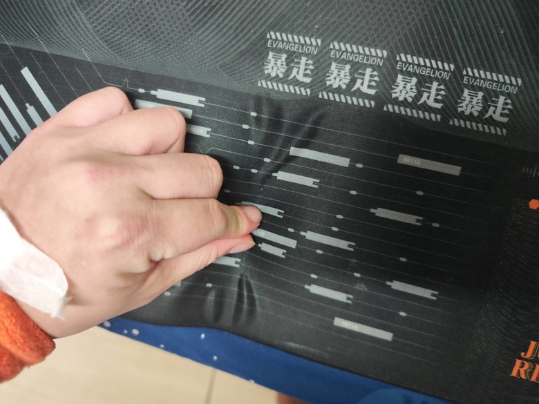 超級不推薦 令人失望的ROG Scabbard II 滑鼠墊的體驗。