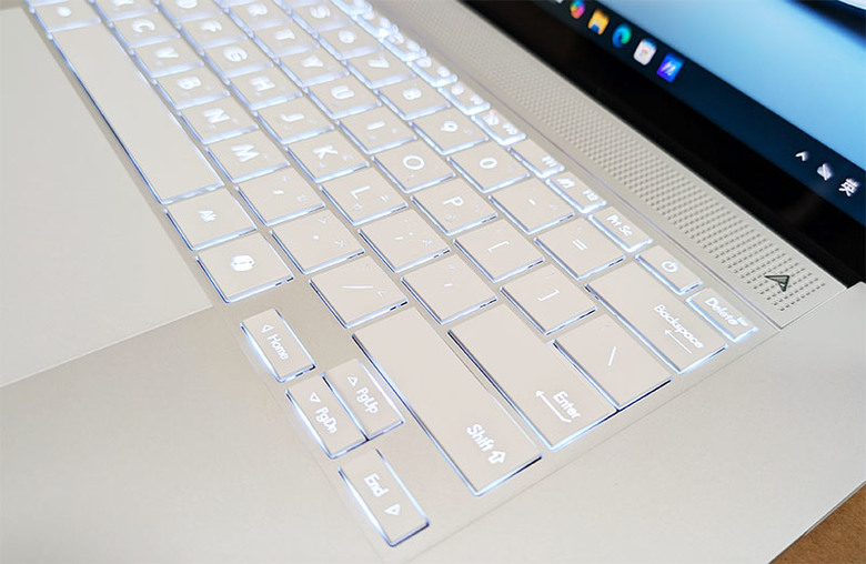 工作機換新Zenbook S 16 UM5606WA