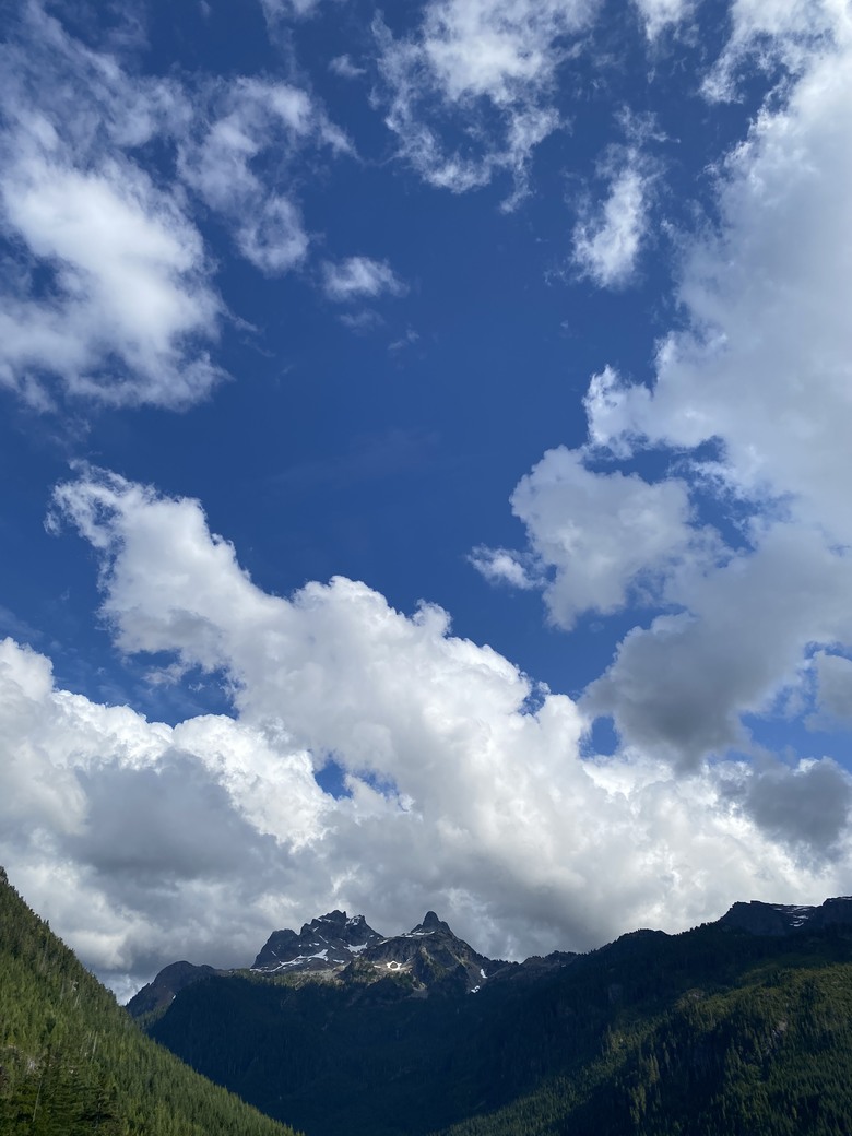 「瑜伽越野跑」加拿大🇨🇦 溫哥華 Vancouver, BC 北邊的兩條路線：Sea to Summit 及 Garibaldi Lake trail