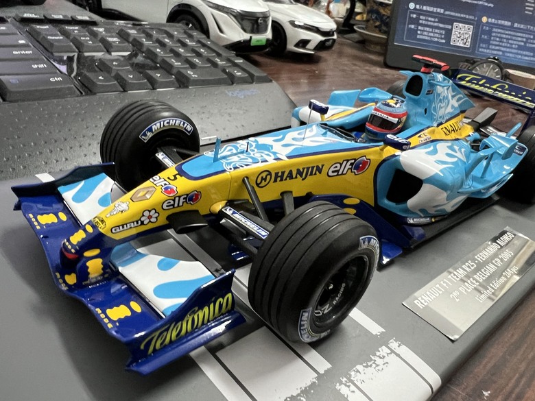 [開箱]F1 1/18 RENAULT R25 FERNANDO ALONSO BELGIAN GP