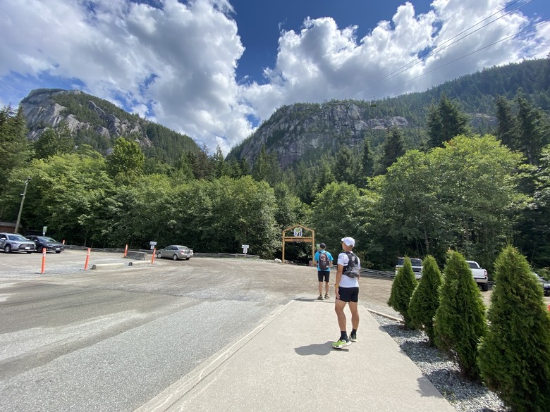 「瑜伽越野跑」加拿大🇨🇦 溫哥華 Vancouver, BC 北邊的兩條路線：Sea to Summit 及 Garibaldi Lake trail