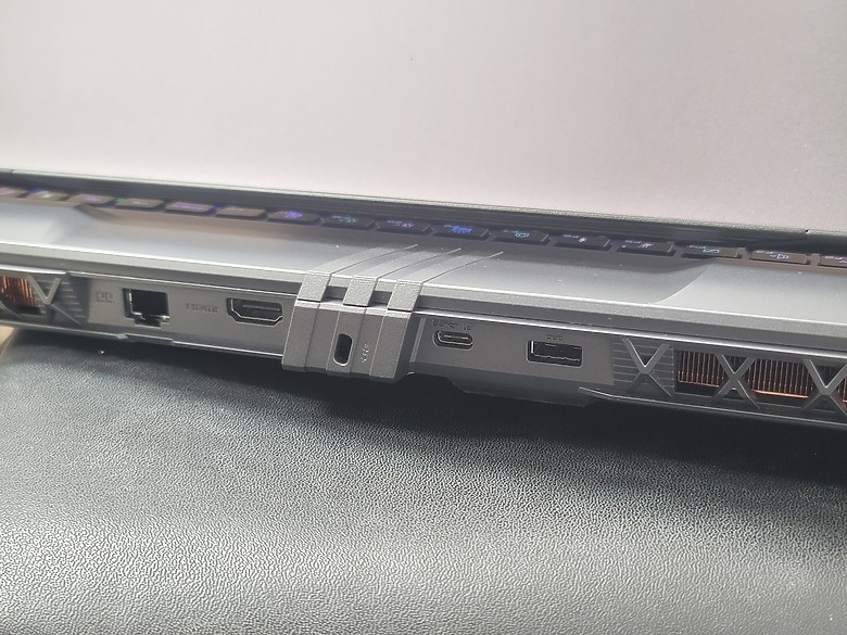 Vector 16 HX 高性能筆電入手簡單開箱