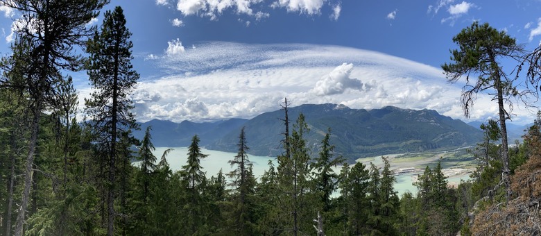 「瑜伽越野跑」加拿大🇨🇦 溫哥華 Vancouver, BC 北邊的兩條路線：Sea to Summit 及 Garibaldi Lake trail