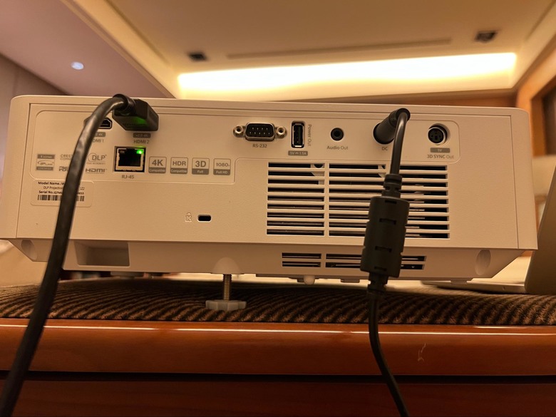 【分享】挑剔爸媽也滿意的超短焦投影機Optoma Wave 120U