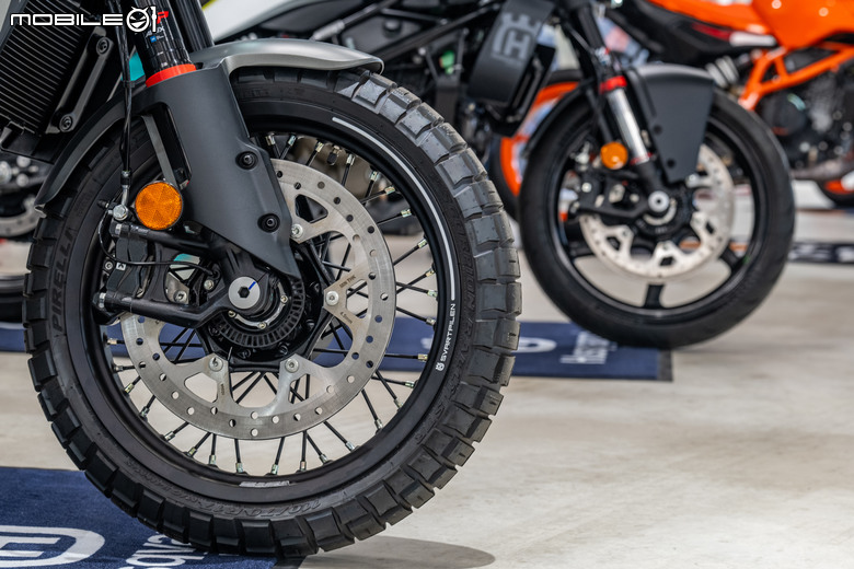 【採訪】全新KTM 390 DUKE、Husqvarna Svartpilen 401、Vitpilen 401三車發表！