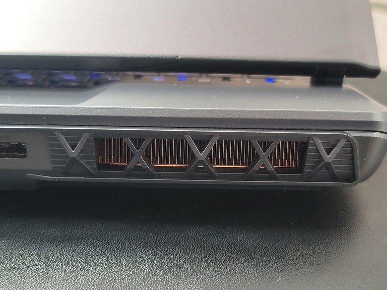Vector 16 HX 高性能筆電入手簡單開箱