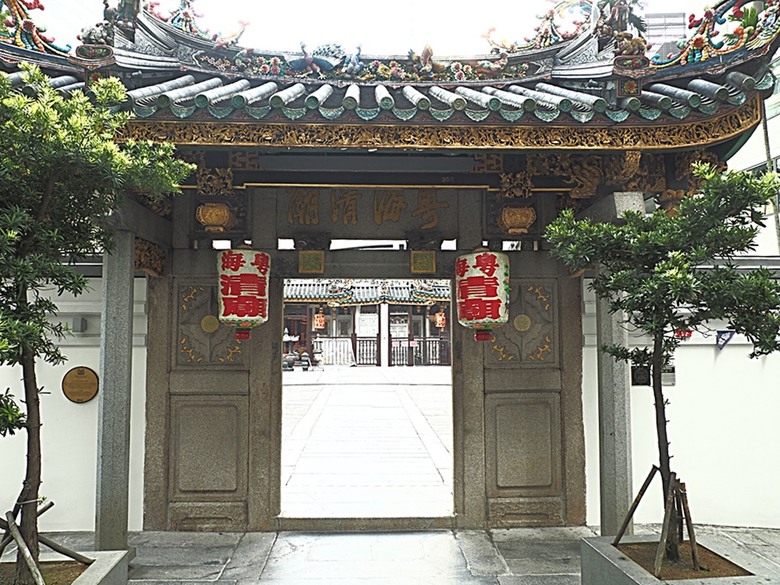 牛車水(Chinatown)市街之巴剎壁畫、粵海清廟、福德祠、天福宮、城市展覽館(Singapore City Gallery),以及麥士威熟食中心(Maxwell Food Centre)中之天天海南雞飯 — 赤道三國文化休閒行旅 之 新加坡篇 第一回 牛車水(Chinatown) 與直落亞逸(Telok Ayer)