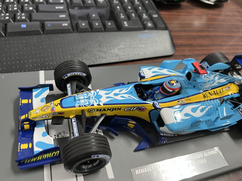 [開箱]F1 1/18 RENAULT R25 FERNANDO ALONSO BELGIAN GP