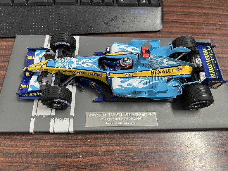 [開箱]F1 1/18 RENAULT R25 FERNANDO ALONSO BELGIAN GP