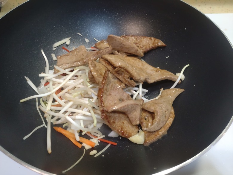 還是料理東西軍~適合大口扒飯的料理:韭菜炒豬肝