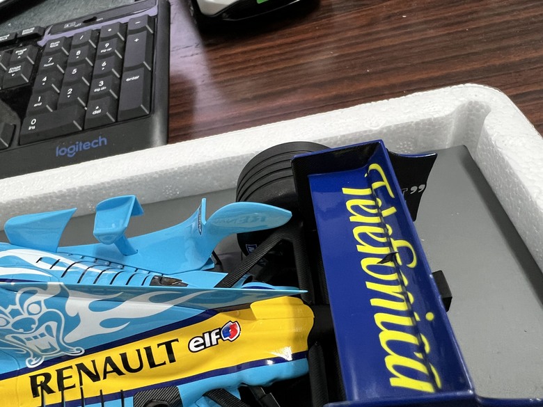 [開箱]F1 1/18 RENAULT R25 FERNANDO ALONSO BELGIAN GP