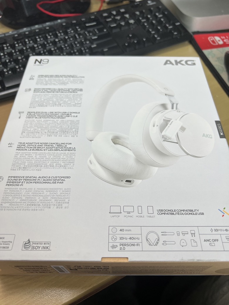 三年了......有種好久沒買耳機的感覺......AKG N9 Hybrid