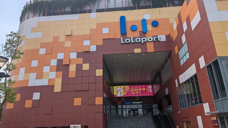 一日中部來回快閃 - Lalaport好熱鬧 / 早餐女王點心吃不完 /鹿港光影藝術節 (角落小夥伴好可愛)