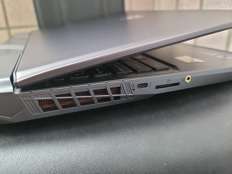 Vector 16 HX 高性能筆電入手簡單開箱
