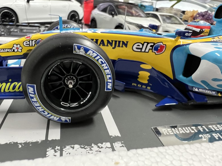 [開箱]F1 1/18 RENAULT R25 FERNANDO ALONSO BELGIAN GP
