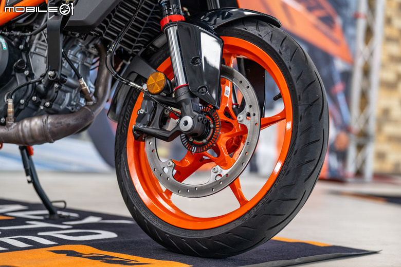 【採訪】全新KTM 390 DUKE、Husqvarna Svartpilen 401、Vitpilen 401三車發表！