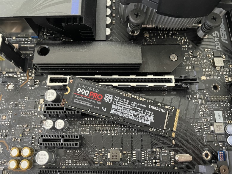 固態硬碟中的F1，Samsung 990 PRO SSD開箱