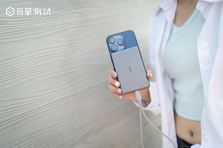 要輕？要薄？MagSafe 磁吸行動電源 TORRAS MiniMag
