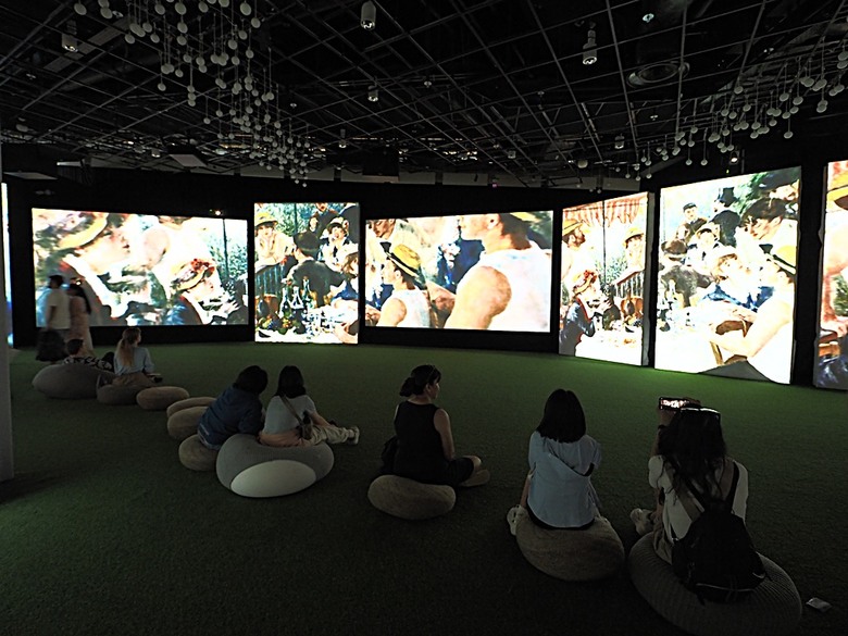 濱海灣花園 雲霧林(Cloud Forest)、花穹(Flower Dome) 及《莫內印象(Impressions of Monet)》特展、擎天樹叢(Supertree Grove)的《花園狂想曲(Garden Rhapsody)》聲光秀、遊園導覽車(Audio Tour)、Jurassic Nest FoodHall中的Hawker Chan燒肉飯，及金沙酒店《幻彩生輝(Spectra- A Light and Water)》燈光秀 — 赤道三國文化休閒行旅 之 新加坡篇 第五回 濱海灣花園