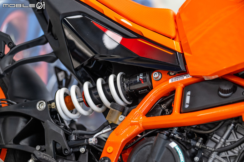 【採訪】全新KTM 390 DUKE、Husqvarna Svartpilen 401、Vitpilen 401三車發表！