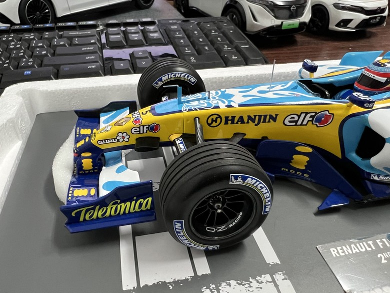 [開箱]F1 1/18 RENAULT R25 FERNANDO ALONSO BELGIAN GP