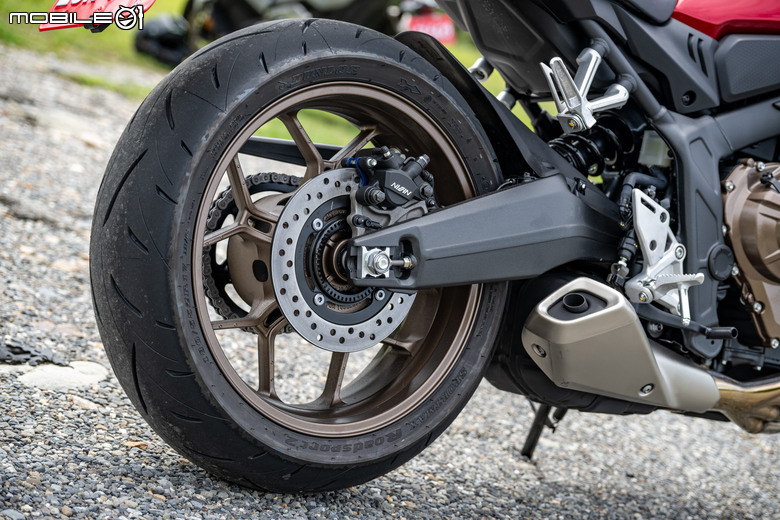 HONDA CB650R、CBR650 E-Clutch 試駕｜想熄火都難！打破操作藩籬，普及騎乘樂趣！