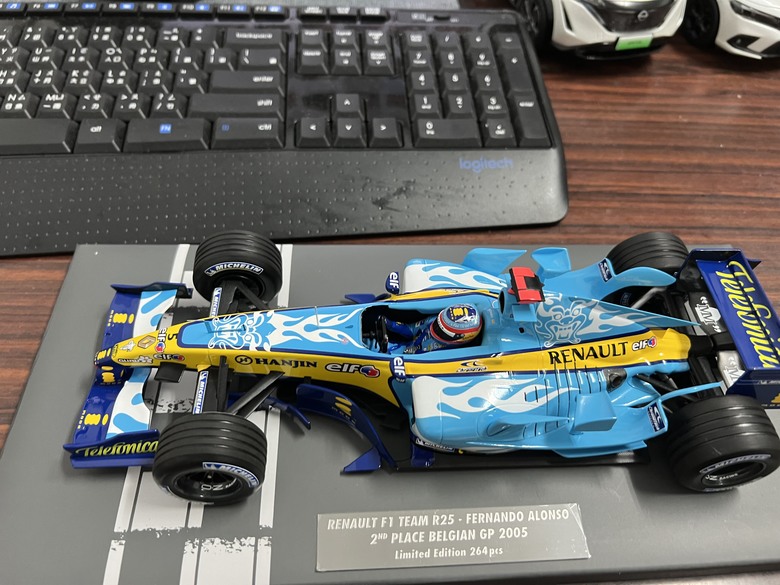 [開箱]F1 1/18 RENAULT R25 FERNANDO ALONSO BELGIAN GP