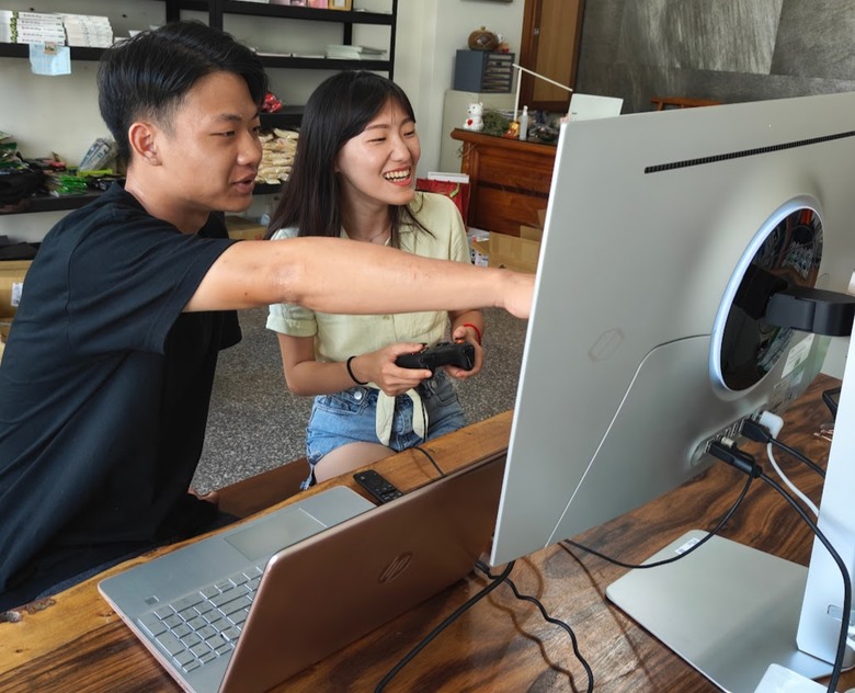 競乎完美~ SAMSUNG 三星 32吋 Odyssey OLED G8 平面電競顯示器體驗心得