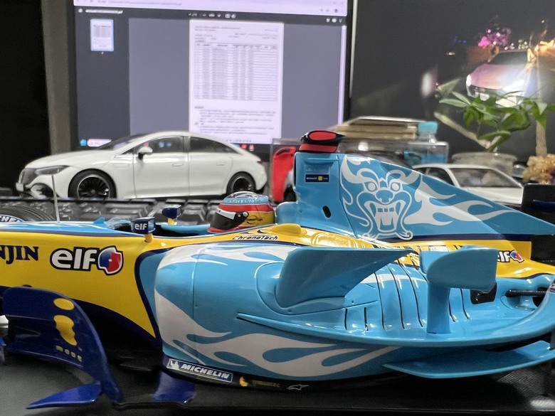 [開箱]F1 1/18 RENAULT R25 FERNANDO ALONSO BELGIAN GP