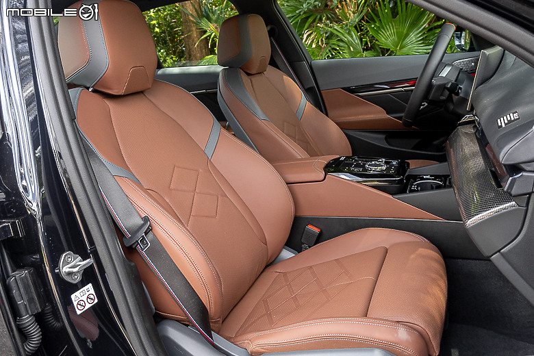 BMW i5 M60 xDrive 試駕|豪華舒適依舊,更多了一身好功夫!