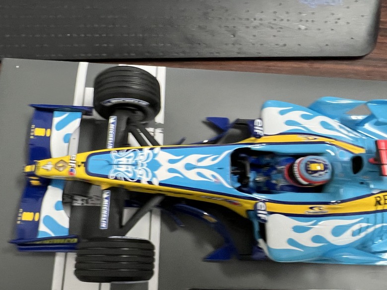 [開箱]F1 1/18 RENAULT R25 FERNANDO ALONSO BELGIAN GP