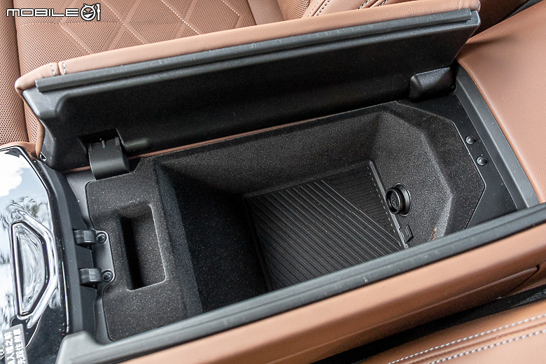 BMW i5 M60 xDrive 試駕|豪華舒適依舊,更多了一身好功夫!
