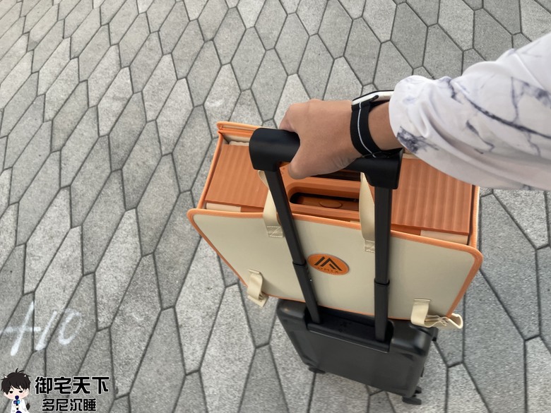 開箱|【OMIX 歐米斯】OMiCart 提袋手推車根本是移動百寶箱 - 露營手拉車的輕巧款之作,我出差拍片必帶新寵兒!一台多用隨你變