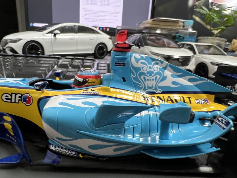 [開箱]F1 1/18 RENAULT R25 FERNANDO ALONSO BELGIAN GP