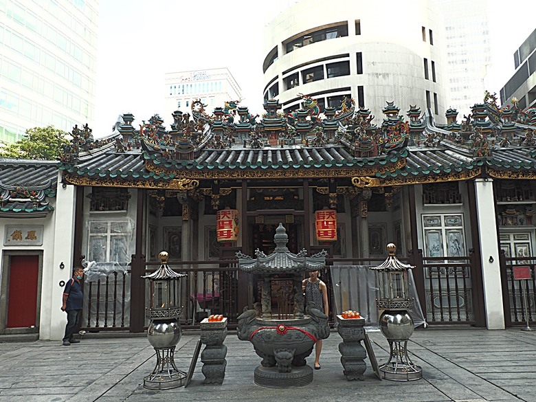 牛車水(Chinatown)市街之巴剎壁畫、粵海清廟、福德祠、天福宮、城市展覽館(Singapore City Gallery),以及麥士威熟食中心(Maxwell Food Centre)中之天天海南雞飯 — 赤道三國文化休閒行旅 之 新加坡篇 第一回 牛車水(Chinatown) 與直落亞逸(Telok Ayer)