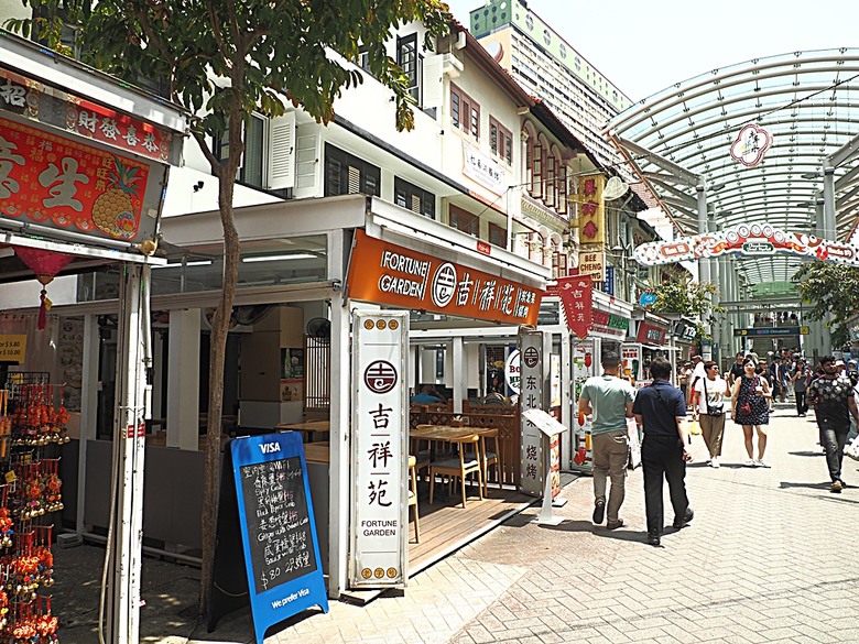 牛車水(Chinatown)市街之巴剎壁畫、粵海清廟、福德祠、天福宮、城市展覽館(Singapore City Gallery),以及麥士威熟食中心(Maxwell Food Centre)中之天天海南雞飯 — 赤道三國文化休閒行旅 之 新加坡篇 第一回 牛車水(Chinatown) 與直落亞逸(Telok Ayer)