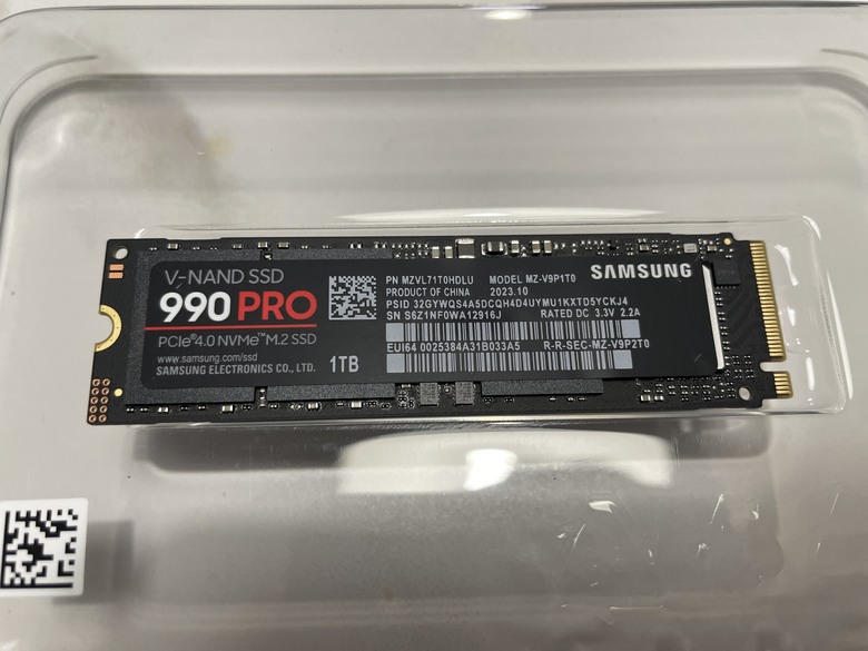固態硬碟中的F1，Samsung 990 PRO SSD開箱