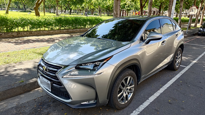[關箱文] 2017 NX200T ，里程數2.9萬 (內有二手車商成交價格)