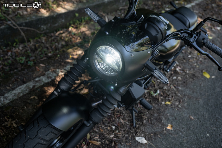 KAWASAKI Eliminator 500SE試駕|離經叛道才叫傳承!經典巡航車與運動街車的萬轉交響曲!