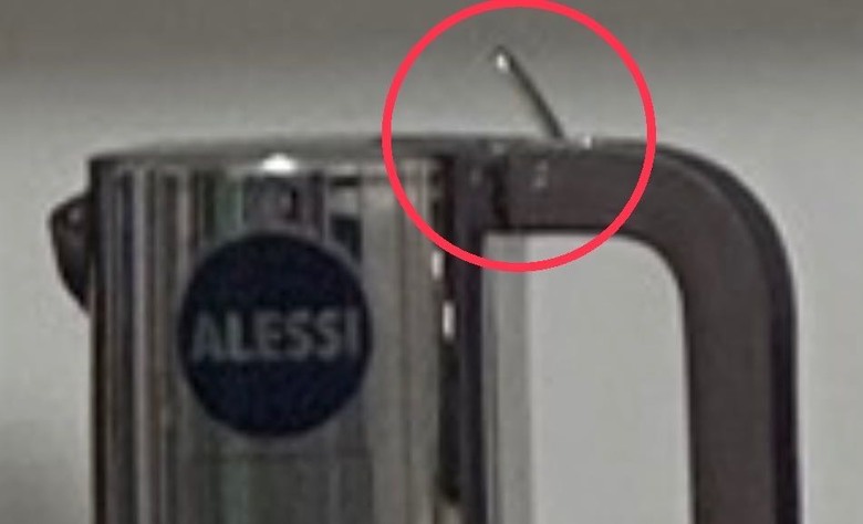 Alessi 9090手把上方壺蓋擋片歪掉