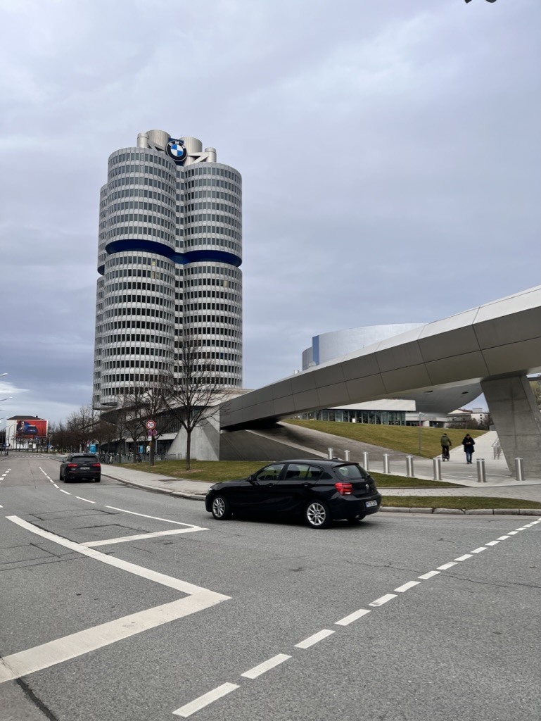 走進巴伐利亞BMW博物館,開箱人生第一台3系轎車 G20 318i LCI