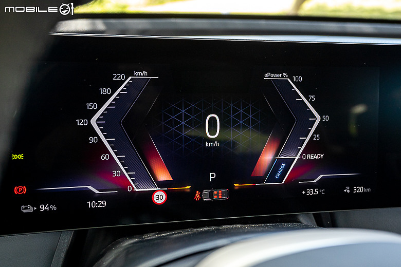 BMW 新年式 iX xDrive40 試駕｜你想要的配備回來了，操駕與乘坐感受再提升！