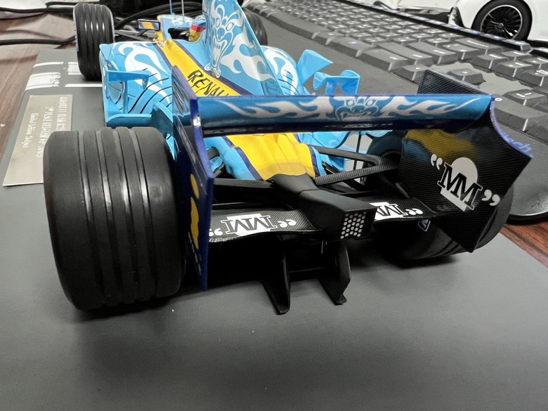 [開箱]F1 1/18 RENAULT R25 FERNANDO ALONSO BELGIAN GP