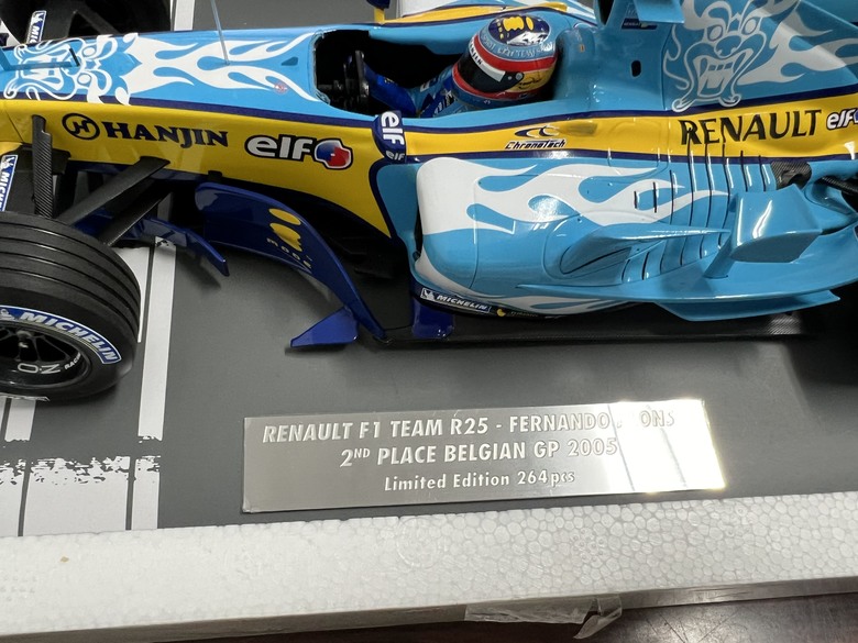 [開箱]F1 1/18 RENAULT R25 FERNANDO ALONSO BELGIAN GP