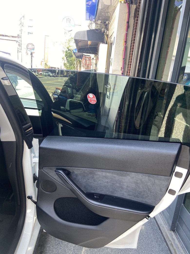 TESLA VS UPLUS隔熱紙