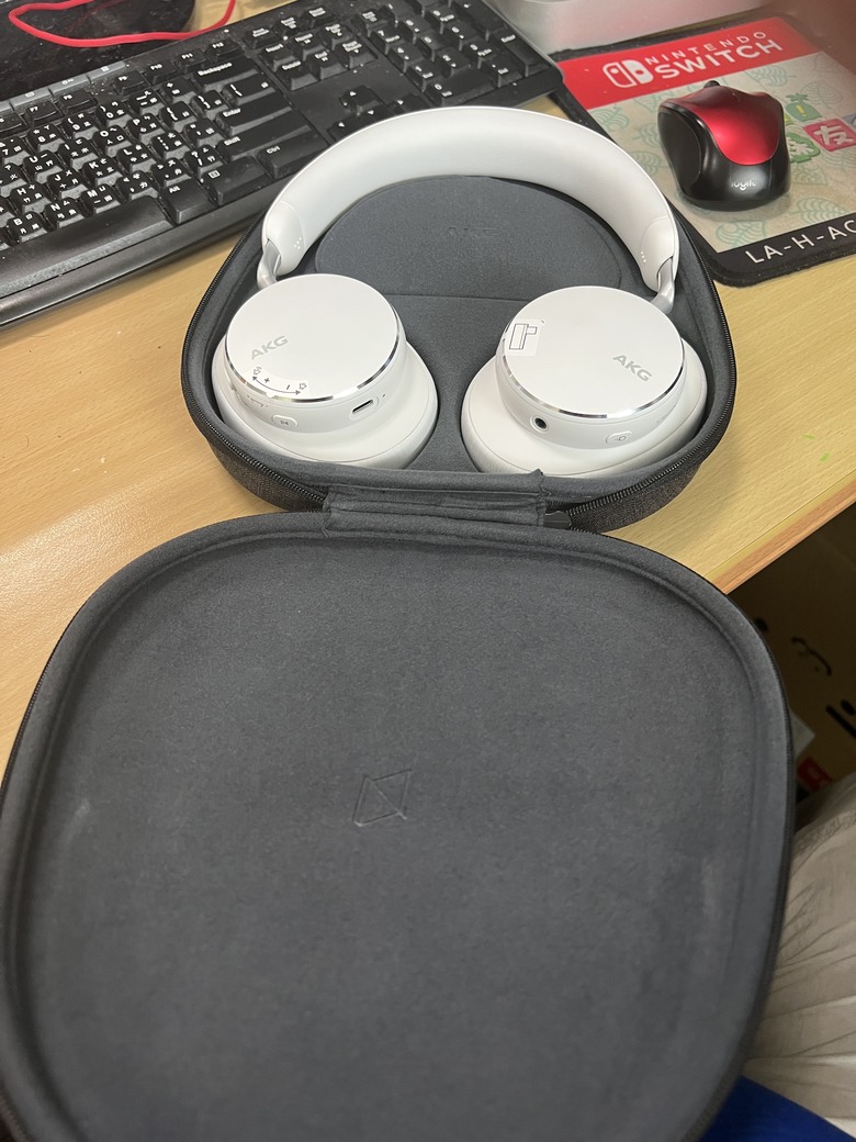 三年了......有種好久沒買耳機的感覺......AKG N9 Hybrid